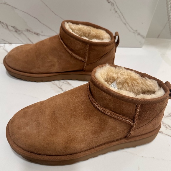 Chestnut UGG boots - Picture 4 of 7